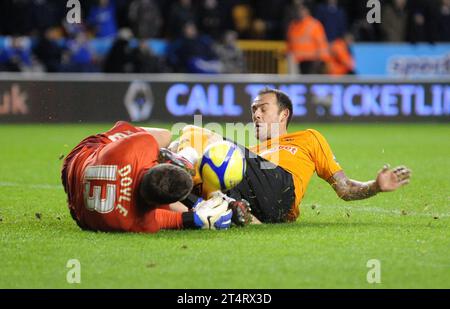 Colin Doyle de Birmingham City sauve aux pieds de Steven Fletcher de Wolverhampton Wanderers FA CUP Third Round Replay - Wolverhampton Wanderers v Birmingham City 18/01/2012 Banque D'Images