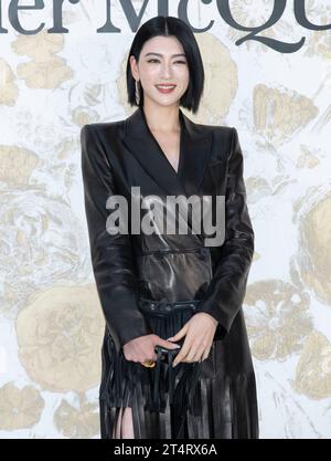 Séoul, Corée du Sud. 1 novembre 2023. L'actrice et mannequin japonaise Ayaka Miyoshi assiste à un appel photo pour l'événement Alexander McQueen Photocall à Séoul en Corée du Sud le 1 novembre 2023. (Photo de Lee Young-ho/Sipa USA) crédit : SIPA USA/Alamy Live News Banque D'Images