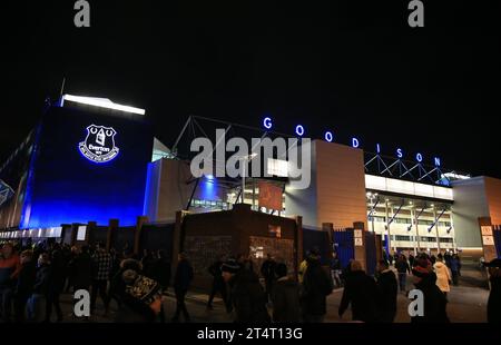 Goodison Park, Liverpool, Royaume-Uni. 1 novembre 2023. Carabao Cup football, Everton contre Burnley ; les supporters arrivent au stade Goodison Park avant le match Credit : action plus Sports/Alamy Live News Banque D'Images