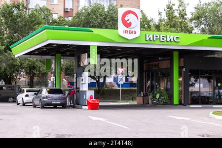 Samara, Russie - 24 juin 2023 : station d'essence Irbis en journée d'été Banque D'Images