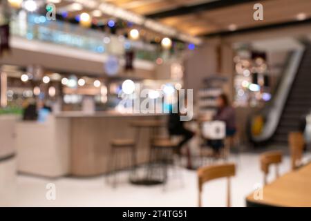 Blur coffee shop ou café restaurant avec bokeh abstract light image background.Pour montage de l'écran du produit ou de la conception Mise en page visuelle clés Banque D'Images