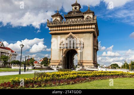 Patuxay(Patuxai), porte de la victoire, Anousavary(Anosavari) monument, Avenue Lane Xang, Vientiane, Laos, Asie du Sud-est, Asie Banque D'Images