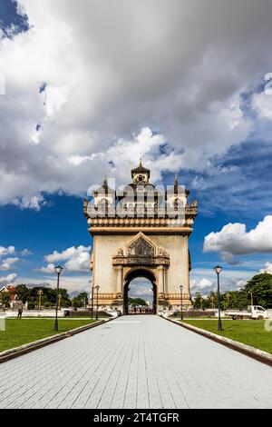 Patuxay(Patuxai), porte de la victoire, Anousavary(Anosavari) monument, Avenue Lane Xang, Vientiane, Laos, Asie du Sud-est, Asie Banque D'Images