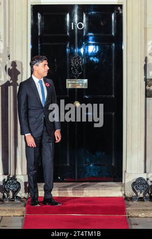 Londres, Royaume-Uni. 01 novembre 2023. Rishi Sunak, Premier ministre britannique, accueille Kamala Harris, vice-présidente des États-Unis, au 10 Downing Street, sa résidence officielle et son siège au gouvernement. Harris est au Royaume-Uni pour le sommet de l'IA à Bletchley Park. Crédit : Imageplotter/Alamy Live News Banque D'Images