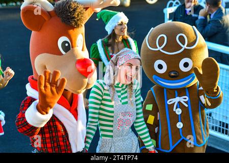 Sydney, Australie - 4 décembre 2020 : Parade de Noël pendant le Royal Randwick Christmas Festival au Royal Randwick racecourse. Banque D'Images