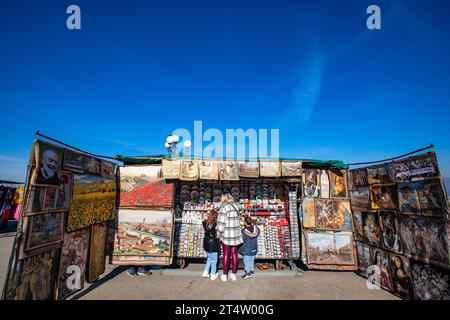 Florence, Italie. Une boutique de souvenirs à Florence, la capitale de la région toscane en Italie. Banque D'Images