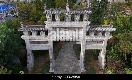 GUIYANG, CHINE - 31 OCTOBRE 2023 - place de piété filiale du festival du clan Gao Zhang, 31 octobre 2023, Guiyang, Guizhou, Chine. Le clan Gao Zhang festiva Banque D'Images