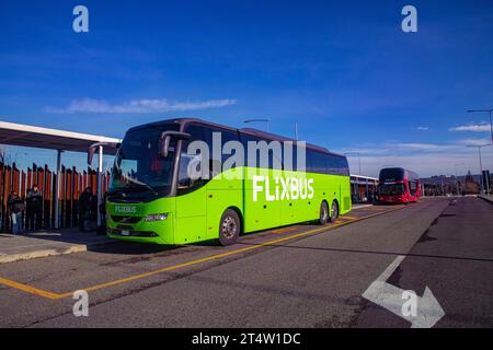 Florence, Italie : Flixbus et Itabus à la gare routière longue distance de Florence, la capitale de la région toscane en Italie. Banque D'Images