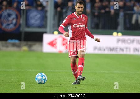 Brescia, Italie. 29 octobre 2023. Raffaele Pucino de SSC Bari porte le ballon lors du match de championnat italien de football de Serie B entre Brescia Calcio et SSC Bari au stade Mario Rigamonti le 29 octobre 2023, Brixia, Italie. Crédit : Agence photo indépendante/Alamy Live News Banque D'Images