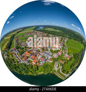 Vue aérienne du village d'Epfach sur Lech en haute-Bavière près de Landsberg Banque D'Images