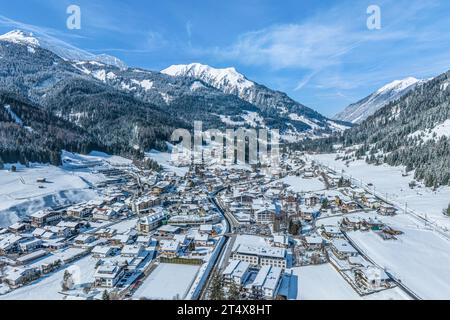 Vue hivernale sur la région autour de Lermoos et sa station de ski en Tyrol Ausserfern Banque D'Images