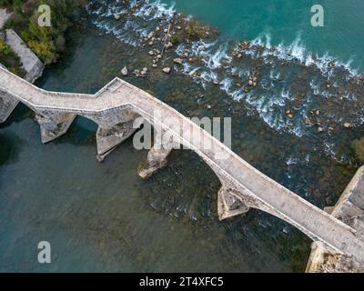 Le pont historique d'Aspendos sur Koprucay au lever du soleil à Antalya Turquie Banque D'Images