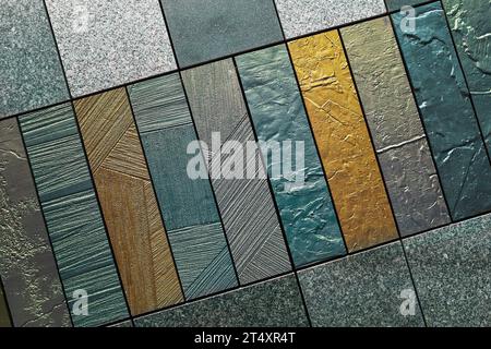 Carreaux de pierre de marbre rectangle or et vert Banque D'Images