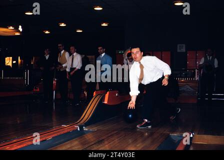 Homme dix quilles de bowling, Angleterre, Royaume-Uni 1962 Banque D'Images