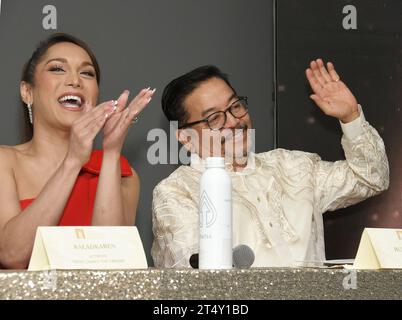 Los Angeles, États-Unis. 01 novembre 2023. (G-D) Trans actrice KaladKaren et Ruben Nepales au Festival International du film de Manille 2023 - Press con qui s'est tenu à l'Andaz West Hollywood à West Hollywood, CA le mercredi 1 novembre 2023. (Photo de Sthanlee B. Mirador/Sipa USA) crédit : SIPA USA/Alamy Live News Banque D'Images