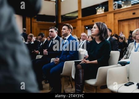 Berlin, Allemagne . 02 novembre 2023. Annalena Baerbock (Buendnis 90/les Verts), ministre fédérale des Affaires étrangères, a participé à la conférence "Une Union plus grande et plus forte" au ministère des Affaires étrangères à Berlin, le 2 novembre 2023. Crédit : dpa/Alamy Live News Banque D'Images