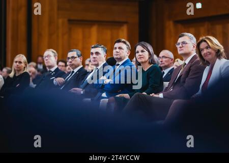 Berlin, Allemagne . 02 novembre 2023. Annalena Baerbock (Buendnis 90/les Verts), ministre fédérale des Affaires étrangères, a participé à la conférence "Une Union plus grande et plus forte" au ministère des Affaires étrangères à Berlin, le 2 novembre 2023. Crédit : dpa/Alamy Live News Banque D'Images