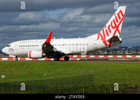 Un Boeing 737-700 de Virgin Australia a été vu au roulage à l'aéroport de Sydney Banque D'Images