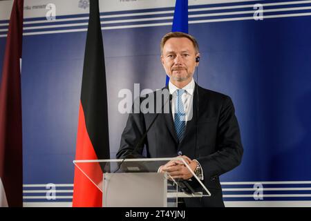 RIGA, Lettonie. 2 novembre 2023. Christian Lindner (sur photo), ministre des Finances de l'Allemagne et Arvils Aseradens, ministre des Finances de Lettonie, lors de la conférence de presse. Crédit : Gints Ivuskans/Alamy Live News Banque D'Images