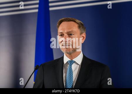 RIGA, Lettonie. 2 novembre 2023. Christian Lindner (sur photo), ministre des Finances de l'Allemagne et Arvils Aseradens, ministre des Finances de Lettonie, lors de la conférence de presse. Crédit : Gints Ivuskans/Alamy Live News Banque D'Images