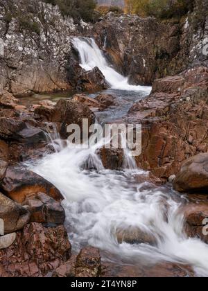 Cascade, rivière Coupall, Glen Etive / Glencoe, Highlands, Écosse Banque D'Images