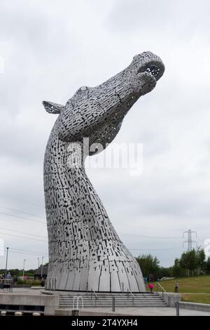 Le kelpie ou « cheval merfolk » est une créature changeante mentionnée dans plusieurs mythes et légendes du folklore écossais. Les Kelpies sont deux en plein air Banque D'Images