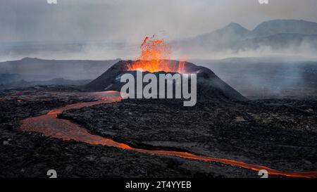 Image du volcan islandais déchirant de 2023 Banque D'Images