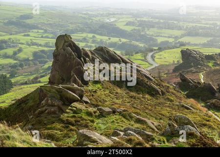 Vue sud-ouest le long des Ramshaw Rocks, près de Upper Hulme, Staffordshire Peak District, Angleterre Banque D'Images