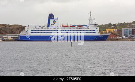 Stromstad, Suède - 1 novembre 2016: Bateau viking Ferry ligne de couleur Sandefjord amarré au quai. Banque D'Images