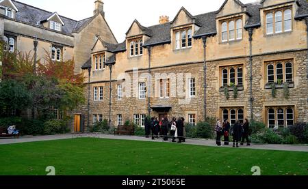Université d'Oxford, étudiants autour du quad et bâtiments du Hertford College, Oxford, Royaume-Uni Banque D'Images