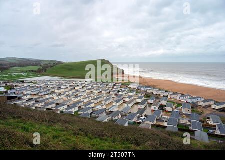 Freshwater Beach Holiday Park à Burton Bradstock, dans le Dorset, a subi de graves inondations et un choc des vagues lorsque la tempête Ciaran a frappé le sud de l'Angleterre. Banque D'Images