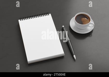 Maquette d'ordinateur portable. Carnet de travail vierge. Bloc-notes en spirale sur un bureau en bois foncé. illustration 3d. Banque D'Images