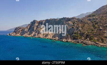 Vue aérienne d'Agios Nikolaos Spoa, à Karpathos Banque D'Images