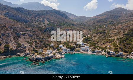 Vue aérienne d'Agios Nikolaos Spoa, à Karpathos Banque D'Images