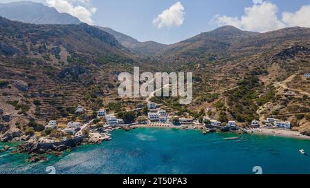 Vue aérienne d'Agios Nikolaos Spoa, à Karpathos Banque D'Images