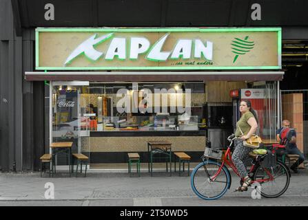 Döner Imbiss Kaplan, Straßenszene, Müllerstraße, mariage, Mitte, Berlin, Deutschland *** Légende locale *** , Berlin, Deutschland Banque D'Images