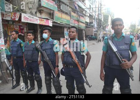 Dhaka Bangladesh 02novembre2023,le bureau du BNP à Nayapaltan est resté verrouillé le troisième jour du blocus national de 3 jours du parti aujourd'hui Banque D'Images