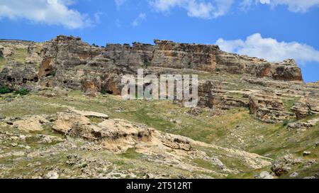 Les grottes de Hasuni, situées à Silvan, en Turquie, datent de l'époque antique. Banque D'Images