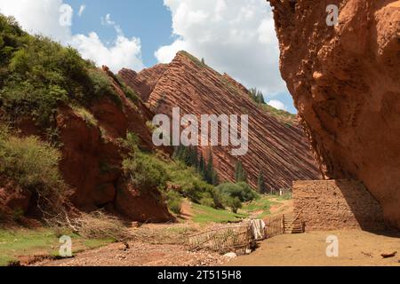 Formations rocheuses de la vallée de Jeti Oguz, Kirghizistan Banque D'Images