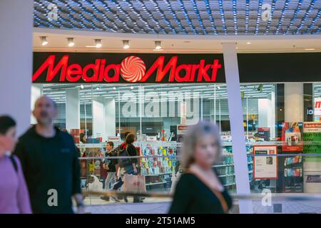 Einkaufszentrum Milaneo, Europaviertel Stuttgart. Media Markt./02.11.2023, Stuttgart, Baden-Württemberg, Deutschland, Europa *** Milaneo shopping Center, Europaviertel Stuttgart Media Markt 02 11 2023, Stuttgart, Baden Württemberg, Allemagne, Europe Credit : Imago/Alamy Live News Banque D'Images