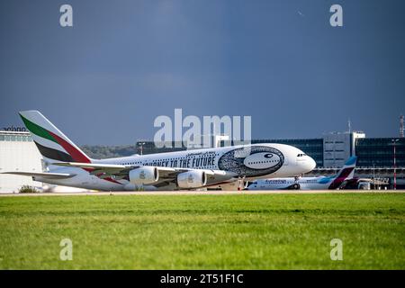 Emirates, Airbus A380-800, A6-est, décollage à l'aéroport international de Düsseldorf, Banque D'Images