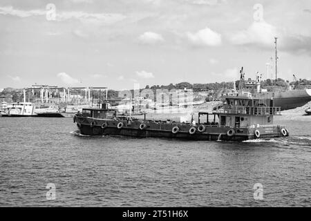 Manaus, Brésil - 04 décembre 2015 : navire-citerne à cargaison au quai du port maritime. Banque D'Images