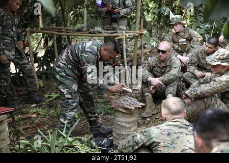 11th Marine Expeditionary Unit, caméra, chance W. Haworth, combat, India Company BLT 3/1, Sgt. Chance W. HaworthJungle Survival Training, US Marine corps, USMC, USS Makin Island Banque D'Images