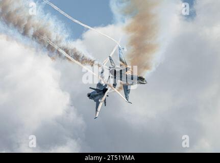 Huntington Beach, Californie, États-Unis. 30 septembre 2023. Les Thunderbirds de l'escadron de démonstration aérienne de l'US Air Force jouent à Huntington Beach, en Californie, le 30 septembre 2023. Les Thunderbirds ont été en tête d'affiche du Pacific Air Show, l'un des plus grands spectacles aériens des États-Unis qui attire des millions de spectateurs. (Image de crédit : © Dakota carter/États-Unis Air Force/ZUMA Press Wire) À USAGE ÉDITORIAL UNIQUEMENT ! Non destiné à UN USAGE commercial ! Banque D'Images