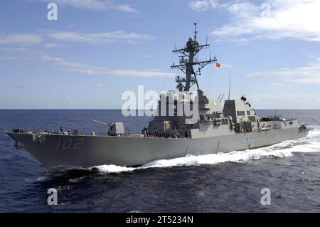 0908043038W-242 OCÉAN PACIFIQUE (4 août 2009) le destroyer à missiles guidés USS Sampson (DDG 102) est actuellement en cours de déploiement dans le Pacifique à l'appui de la Stratégie maritime. Marine Banque D'Images