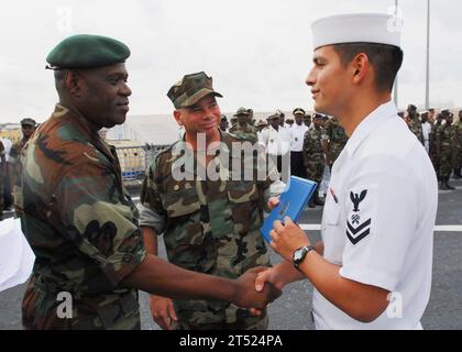 Africa Partnership Station Initiative (APS), USS fort McHenry (LSD 43) Banque D'Images