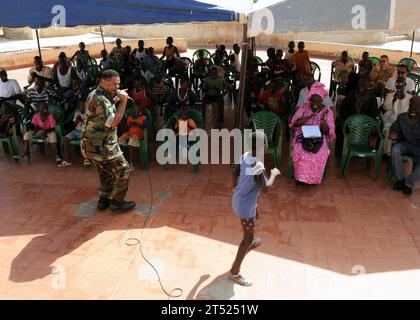 Africa Partnership Station, APS, relations communautaires, marine néerlandaise, HNLMS Johan de Witt, Johan de Witt, NAVAF, NAVEUR, marine, Navy Band, People, Pikine Nord, Sénégal, US Naval Forces Africa, US Naval Forces Europe, U.S. Navy Banque D'Images