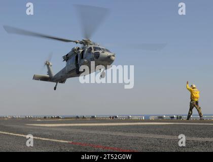 Avion, amphibie, assaut amphibie, CTF 76, hélicoptère, helo, People, U.S. Navy, USS Essex (LHD 2) Navy Banque D'Images