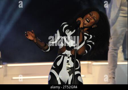 Le 2 novembre 2023, Beverley Knight se produit au Philharmonic de Liverpool, Royaume-Uni. Crédit photo : David Bronstein/Alamy Live News Banque D'Images