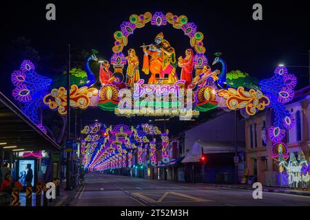 Feux de rue Deepavali sur Serangoon Road, Little India, Singapour Banque D'Images